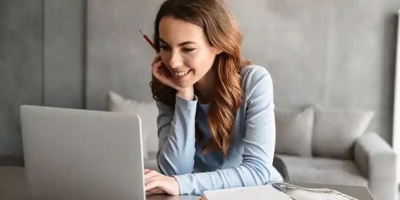 Woman working on laptop in a coaching session